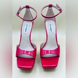 Steve Madden red platform sandals, NWOB size 8
